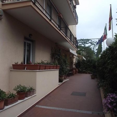 Hotel San Nazario Varazze Bagian luar foto