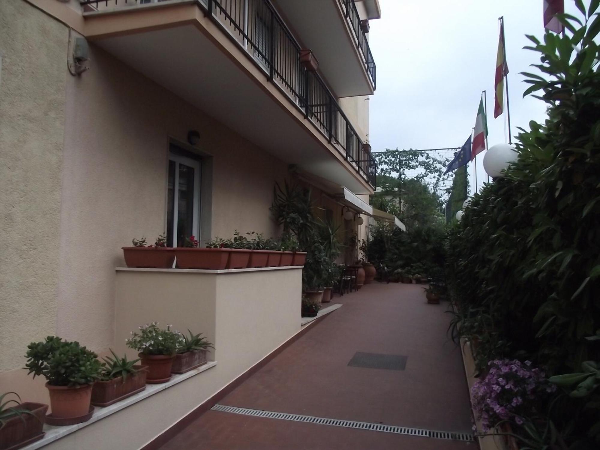 Hotel San Nazario Varazze Bagian luar foto
