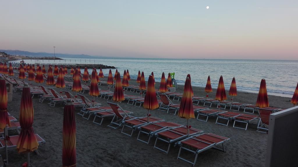Hotel San Nazario Varazze Bagian luar foto